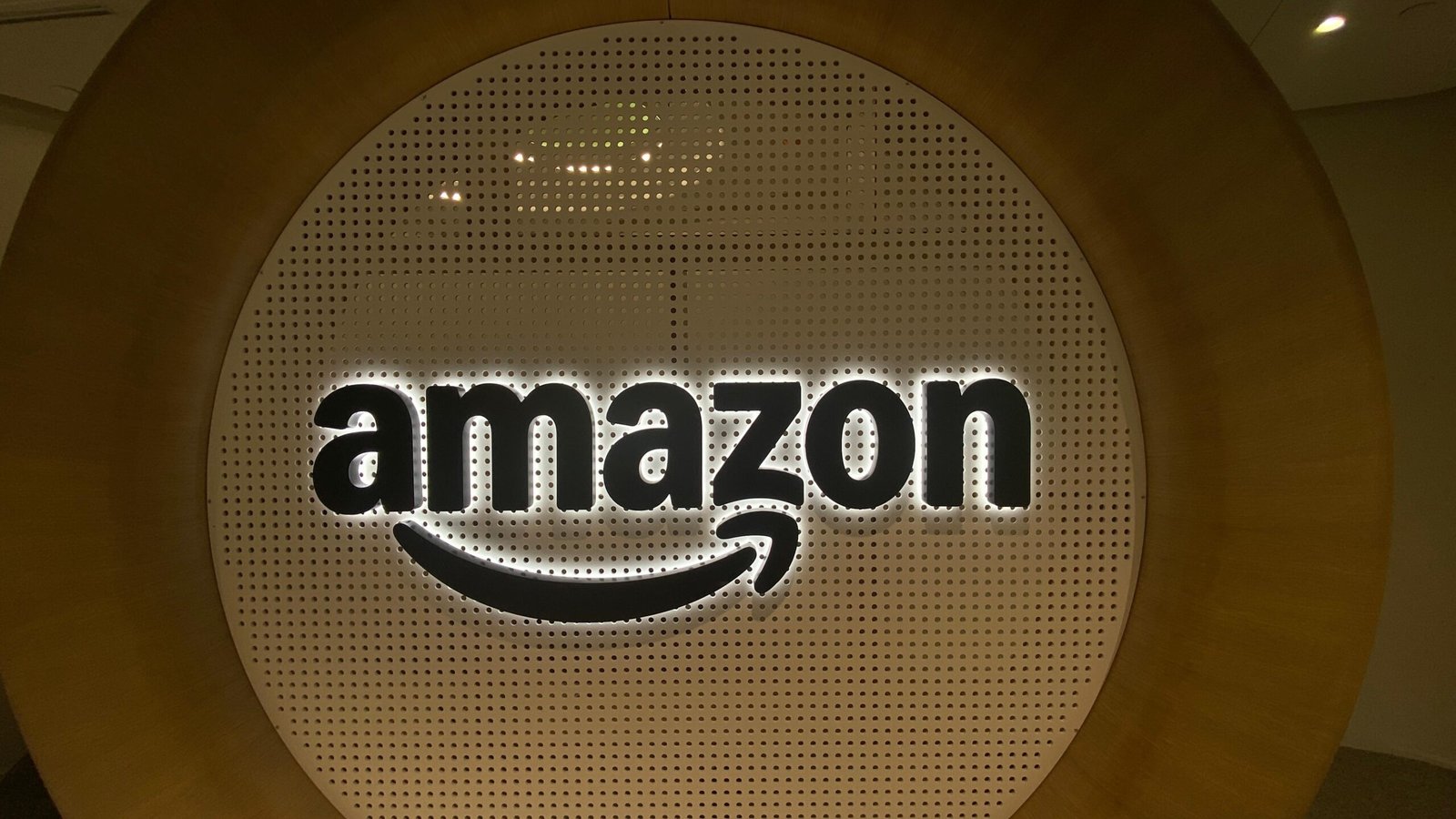 AMAZON @ INNOVATION HUB - Amzan Neon