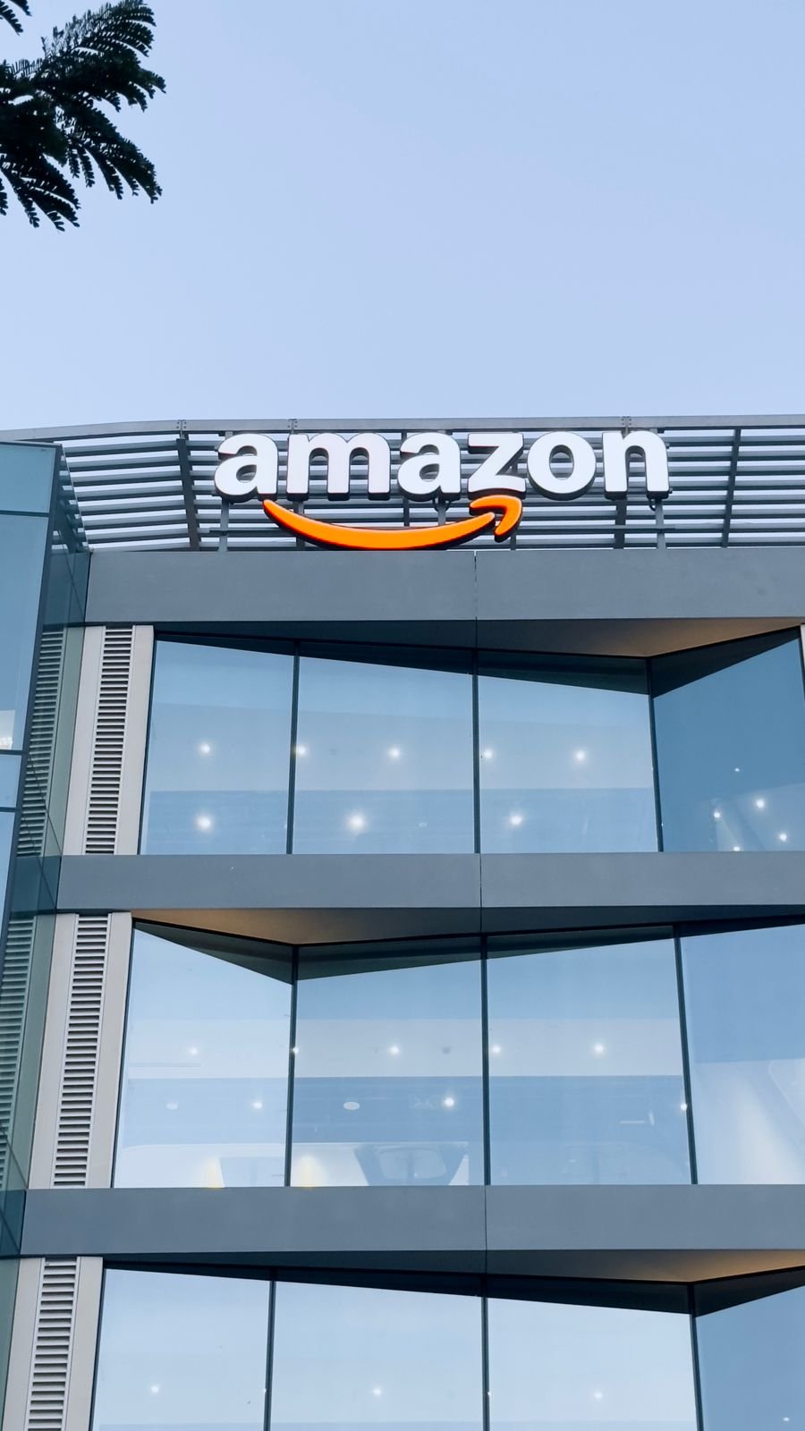 AMAZON @ INNOVATION HUB - Amzan Neon